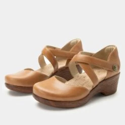 Shoes Savina Latte Shoe